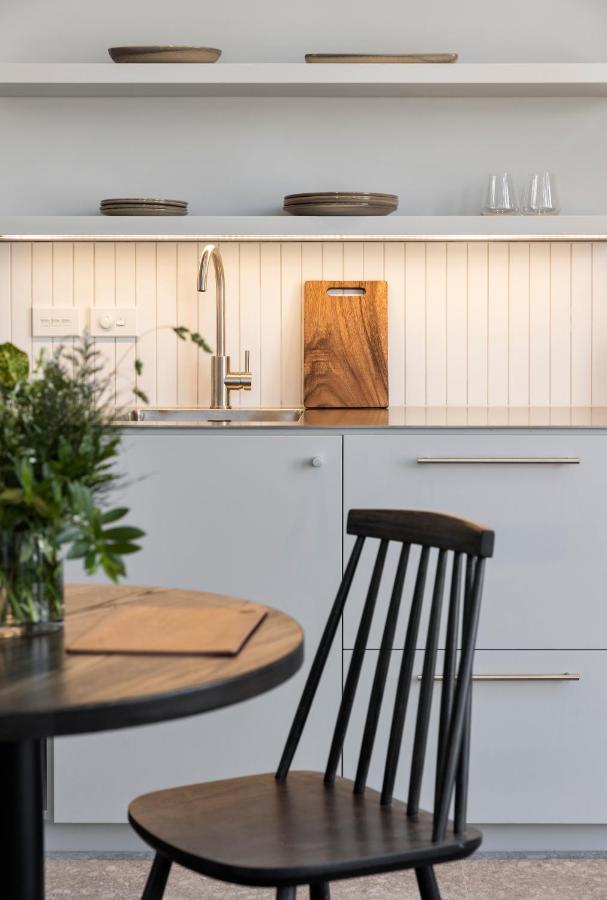 The Chamberson Hotel Дюндин Екстериор снимка A kitchen with a cutting board