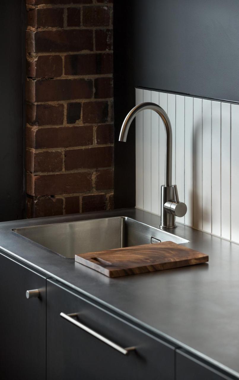 The Chamberson Hotel Дюндин Екстериор снимка A kitchen sink with a wooden cutting board